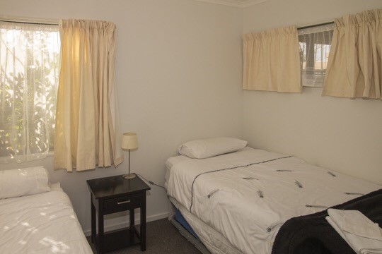 Single bedroom(one king single with pop up)