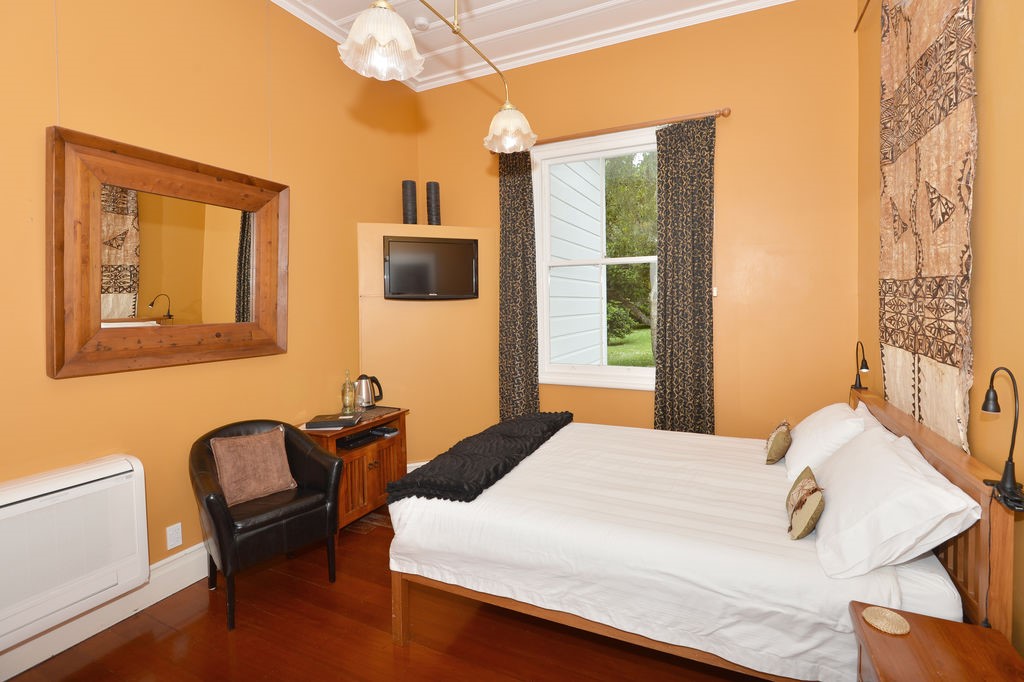 Queen size room with ensuite