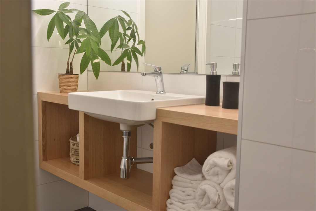 Days Bay Studio Accommodation: Bathroom