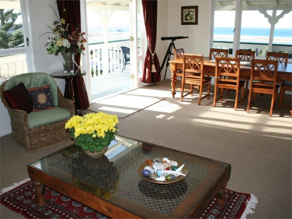 Shared living area (Clipper & Beachcomber rooms)