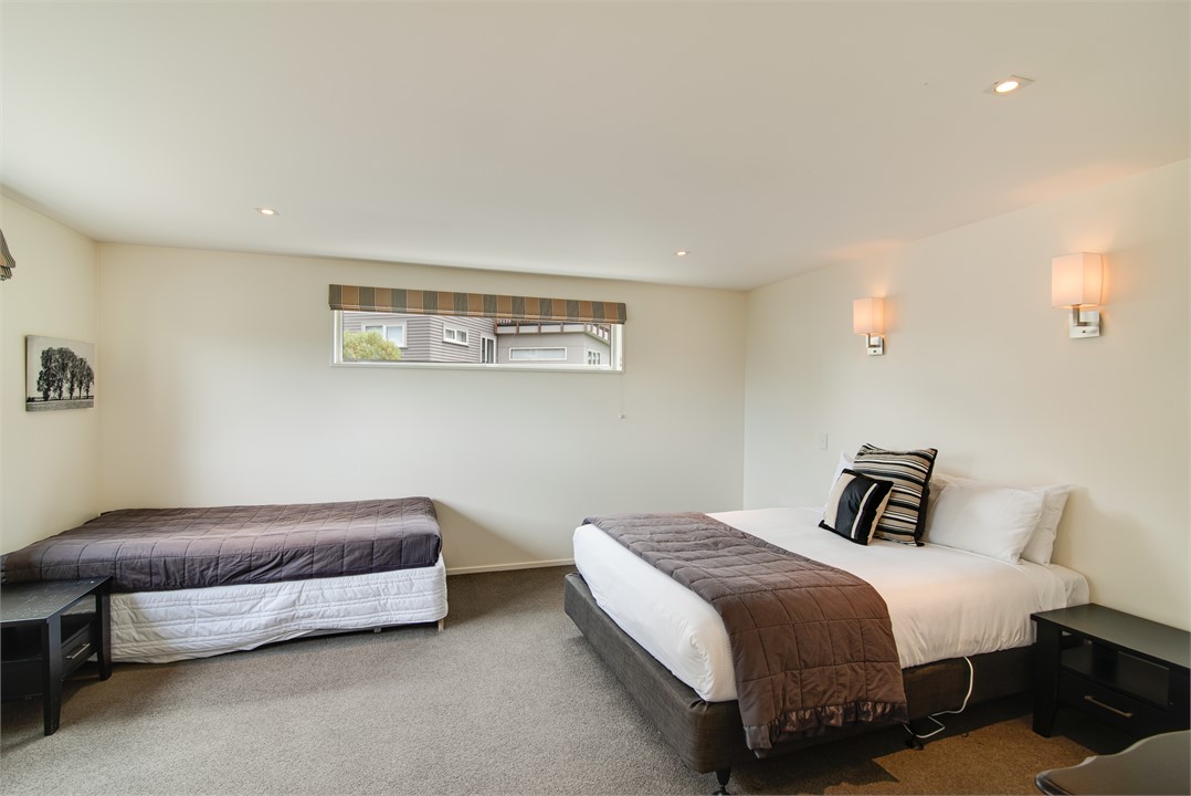 Bedroom 5 - queen bed; single available on request