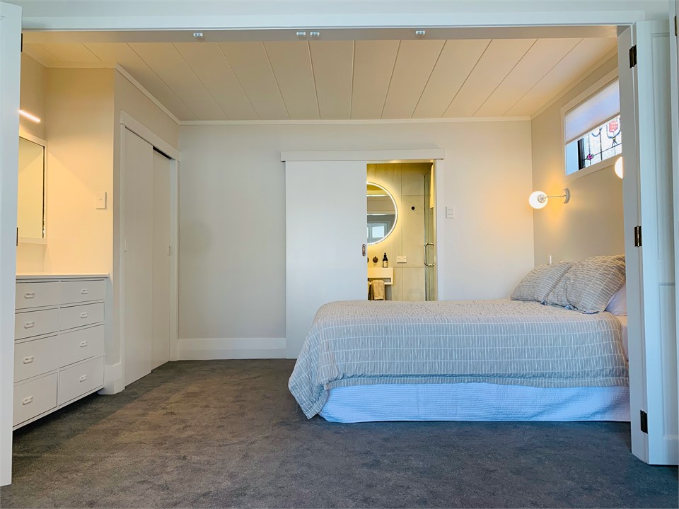 Master king bedroom and en-suite
