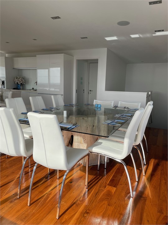 Dining table can seat 10 people