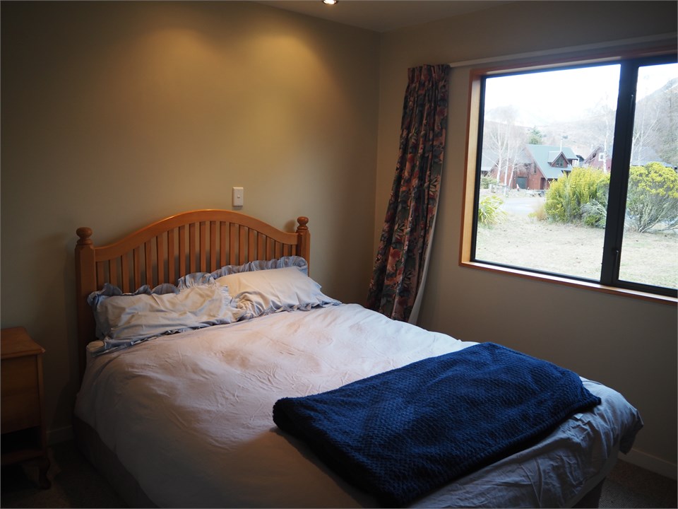 Downstairs bedroom - with queen bed