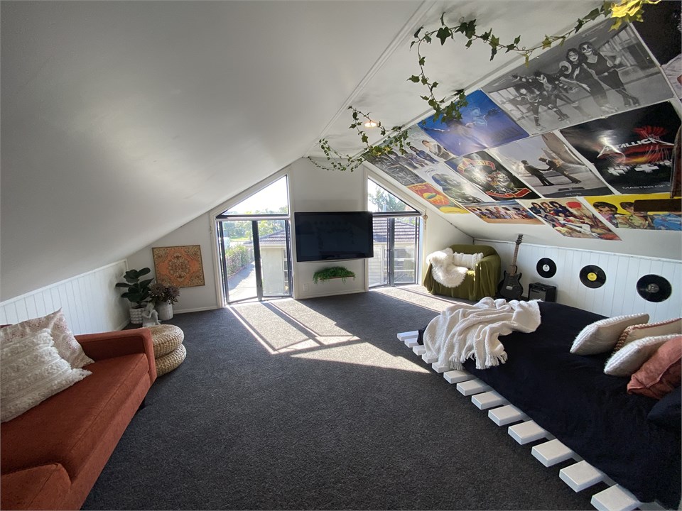 Studio bedroom above the games room