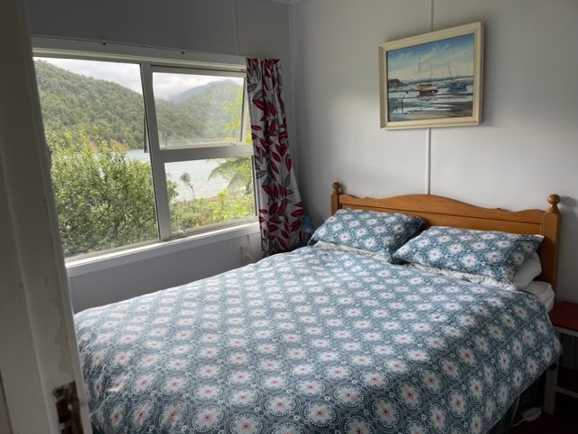 Bed room 1  Queen bed