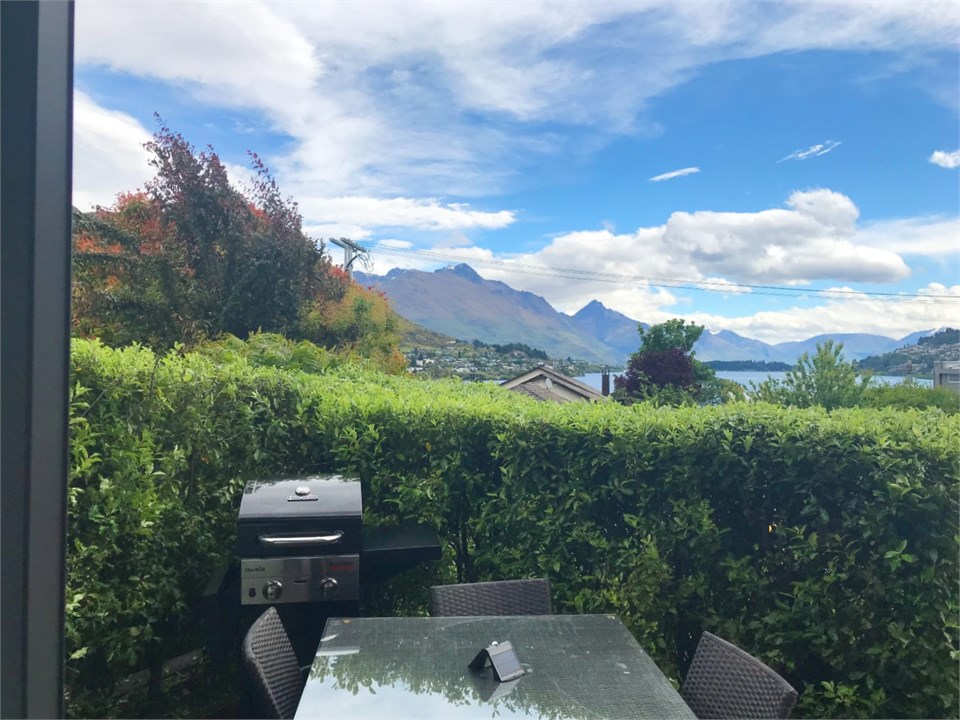 BBQ on the little private deck outside Master bedr