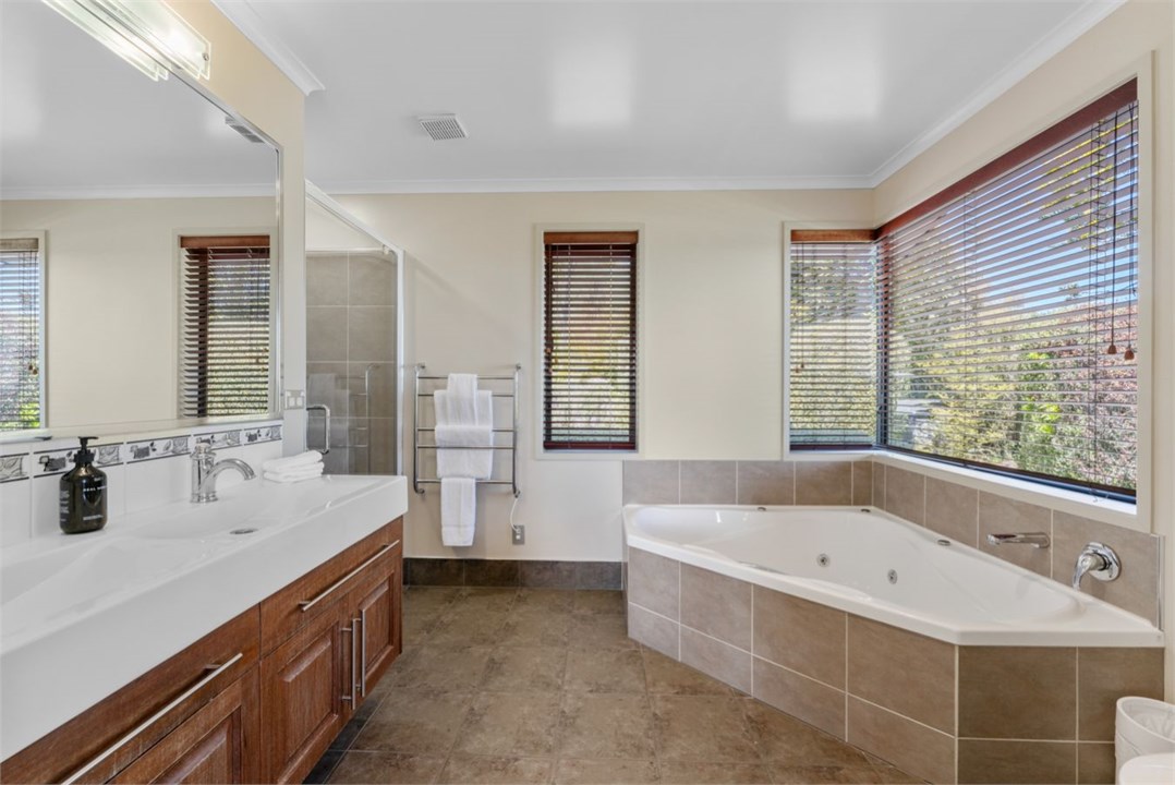 Master bedroom ensuite