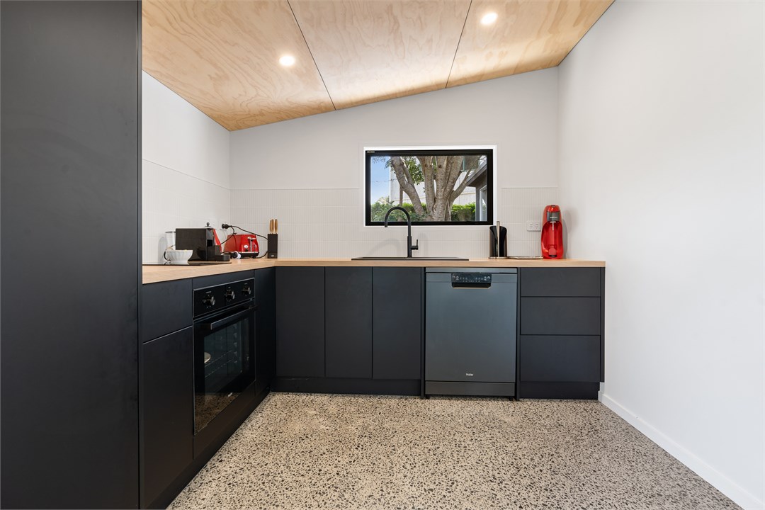 Oven, dishwasher, fridge/freezer and coffee machin