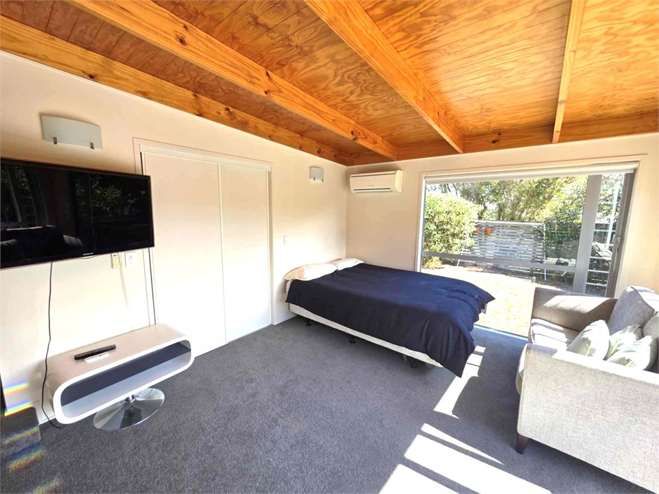 Downstair guest double bedroom