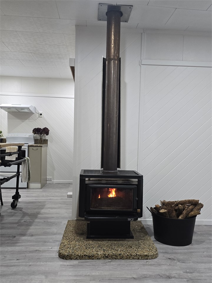 DINING Area - fireplace