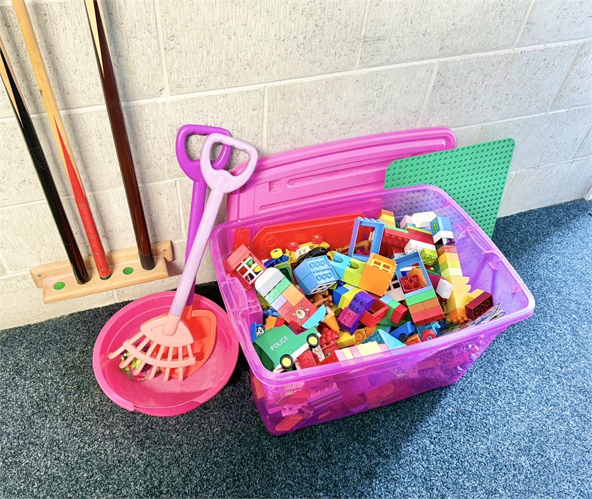 Big tub of building blocks