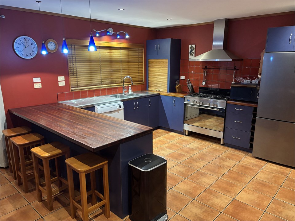 Big fully equipped kitchen with 4 bench chairs