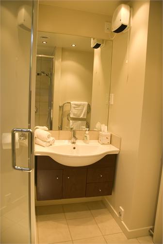 Bathroom 1 with underfloor heating