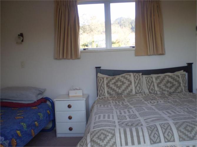 bm1- queen and 1 sgle