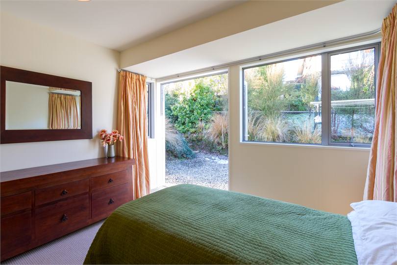 Bedroom 3 with 2 king single beds