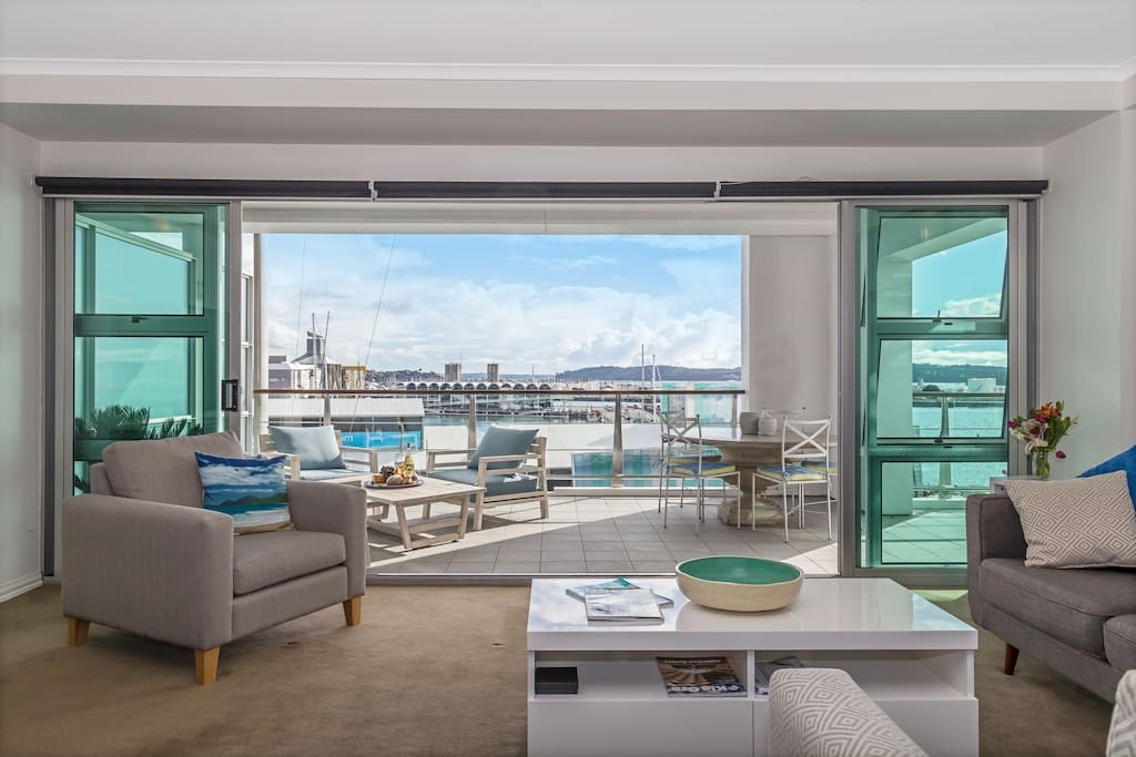 2BR Penthouse Oceanfront in CBD Auckland, Incredible Views, WiFi ...