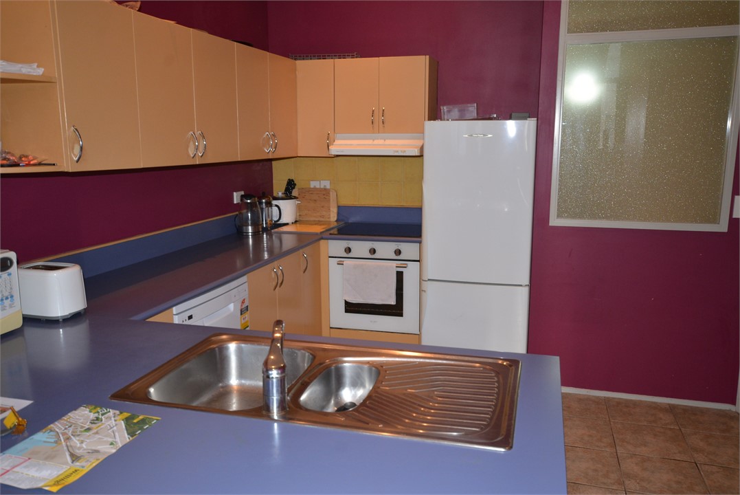 Full kitchen facilities including dishwasher