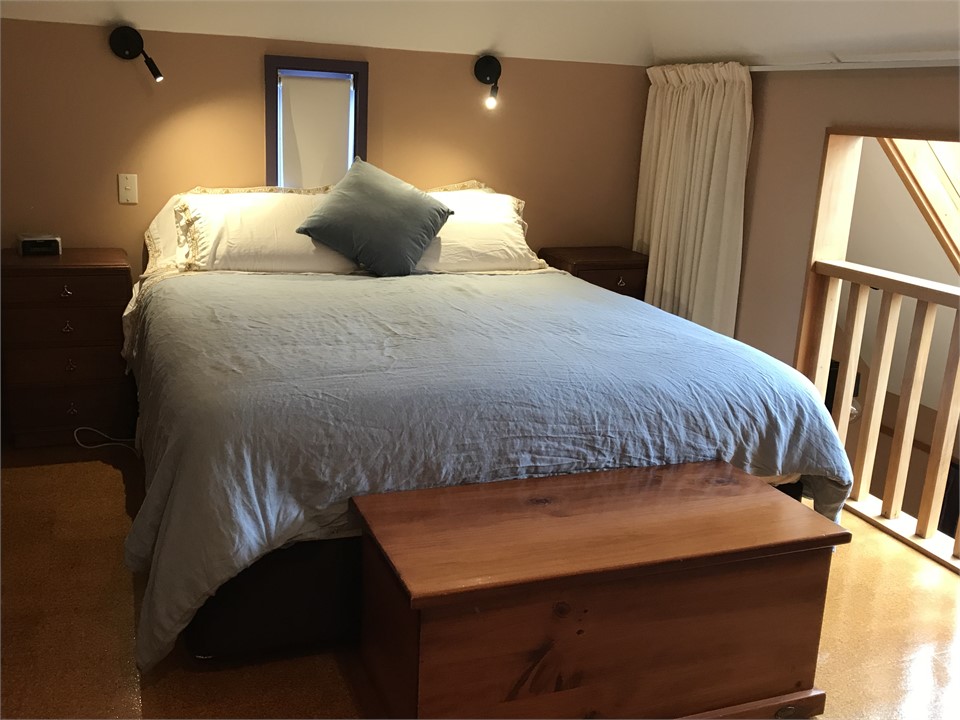 Bedroom 1 - King bed