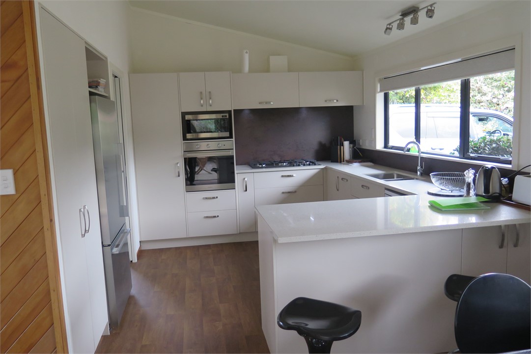 Fan forced oven, dishwasher, all mod cons