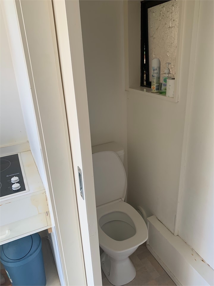 Flat - toilet