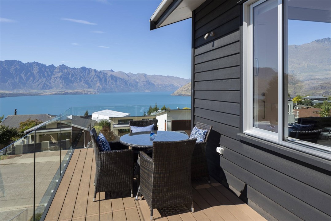 Multiple outdoor seating options