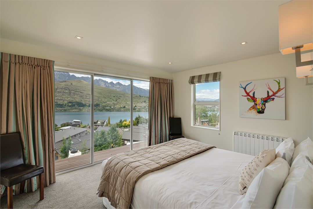 Bedroom 7 - king bed