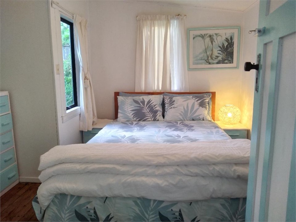 QUUEN BED - Linen supplied