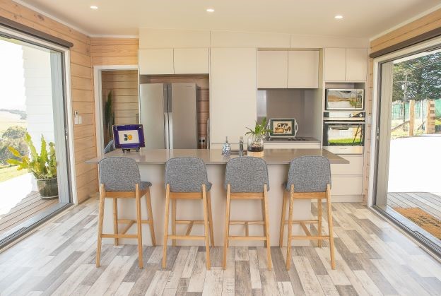 Breakfast bar & kitchen