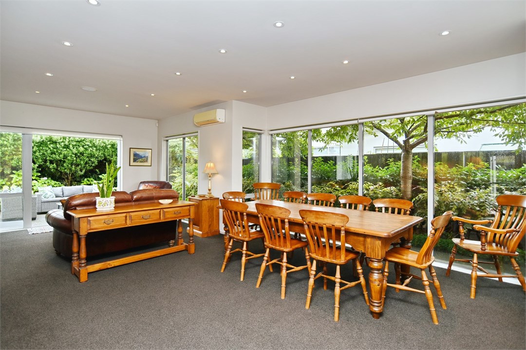 Dining table that seats 9 people