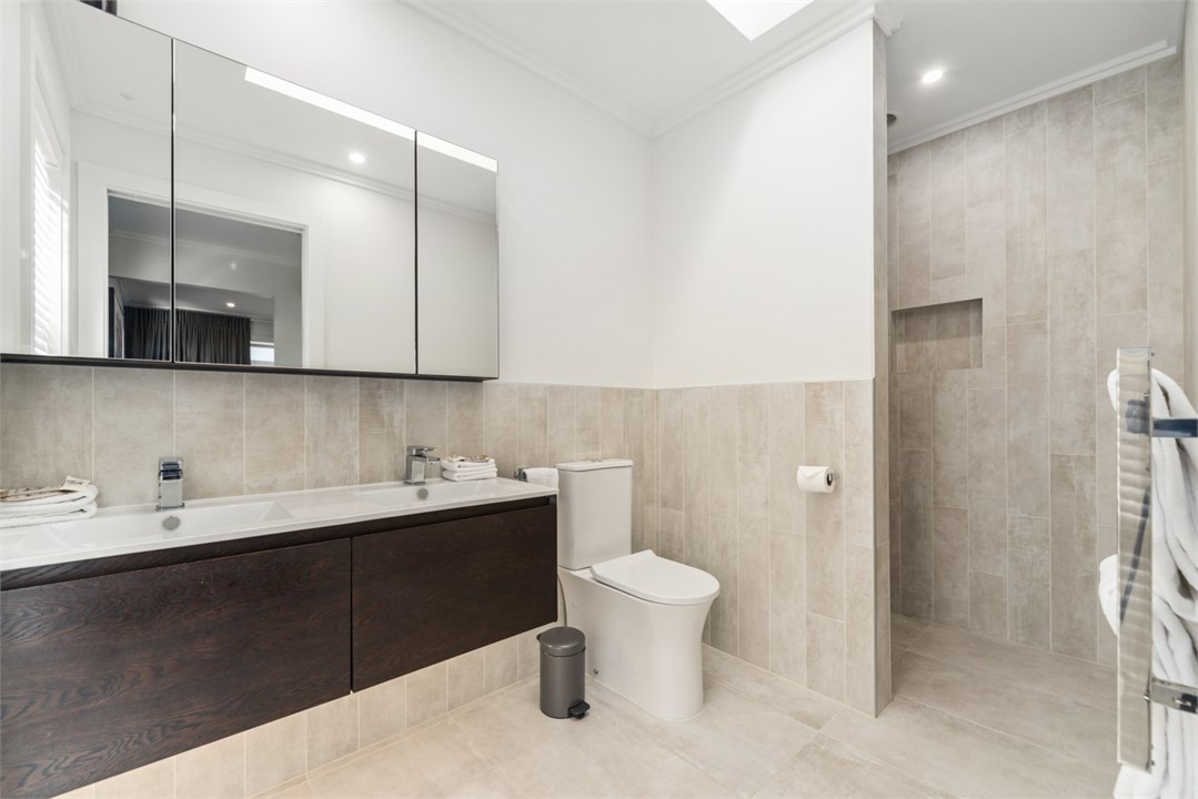 Master bedroom ensuite