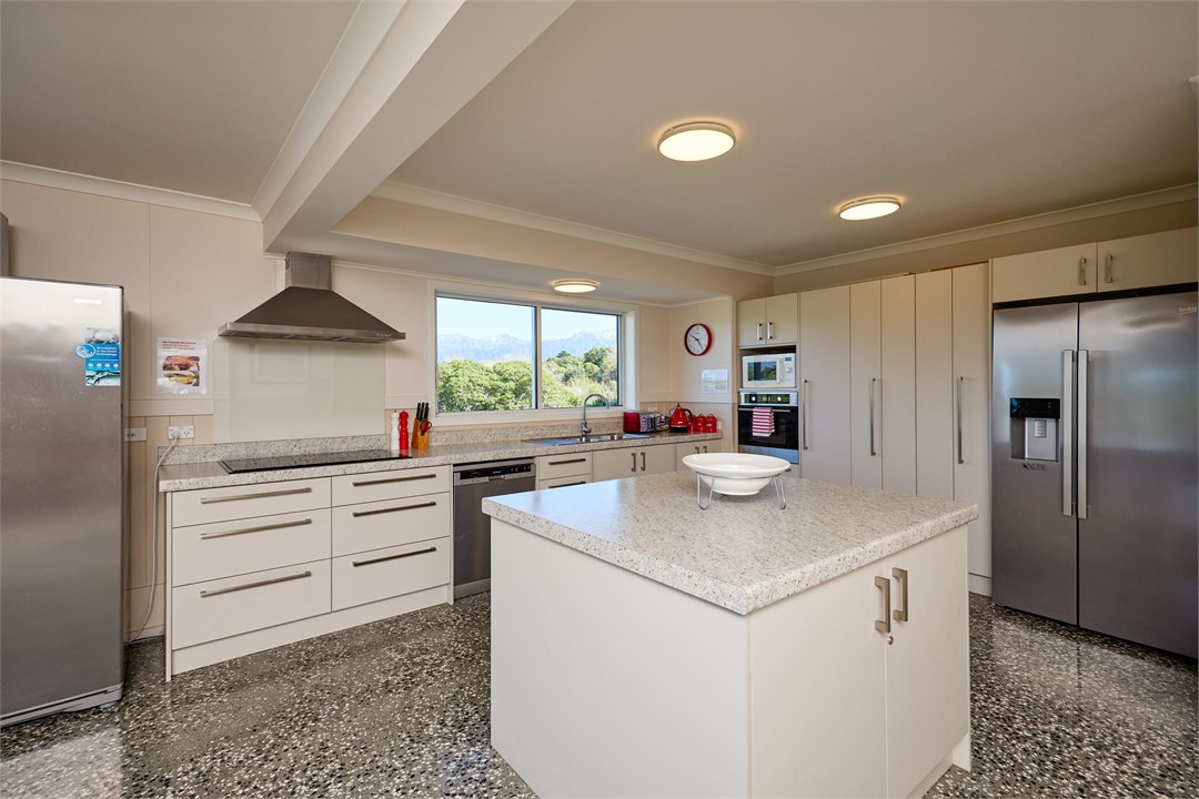 Self Contained Kitchen, Oven, Microwave,Dishwasher