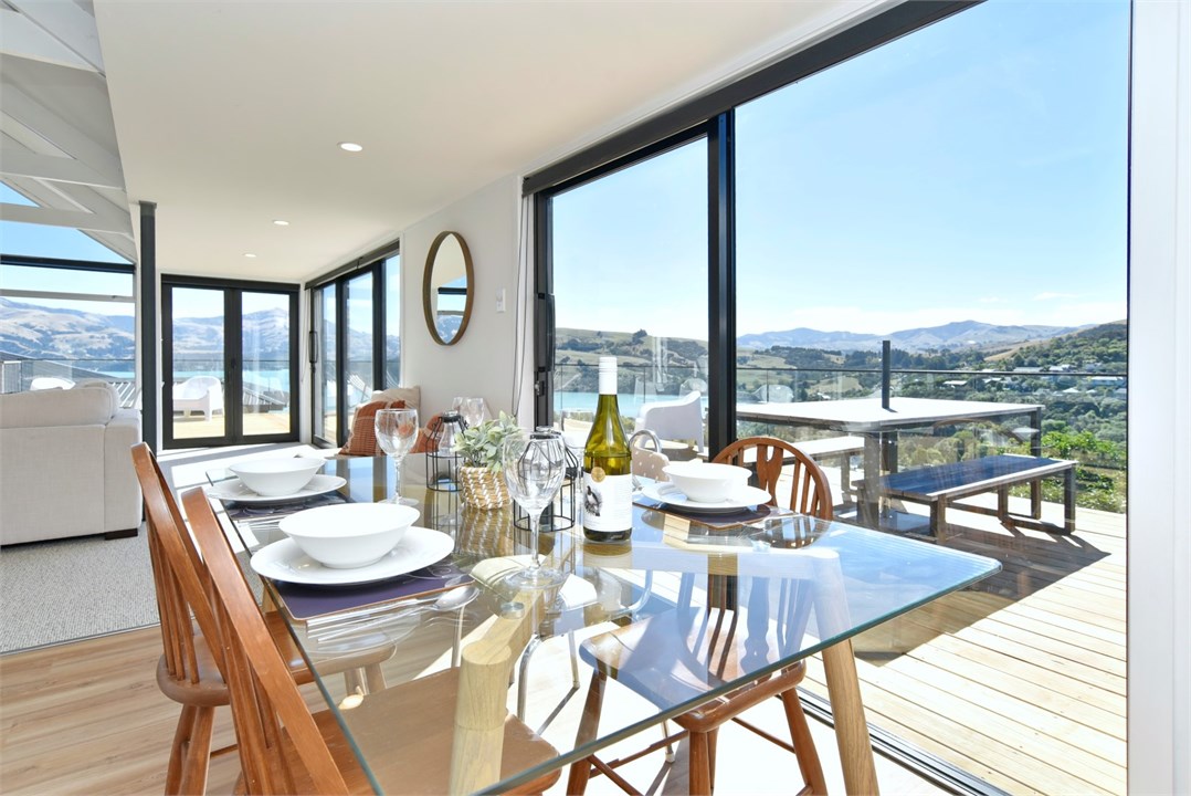 Dining table that seats 4 people