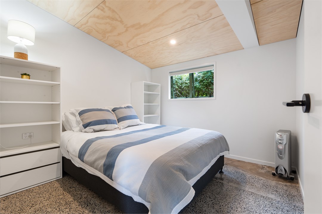 Bedroom 2 - Queen bed