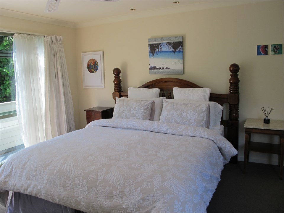 Super king bedroom, ensuite dressing room - upstai