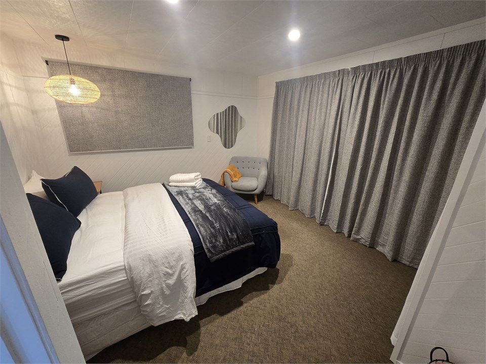 Bedroom 1 - King Bed