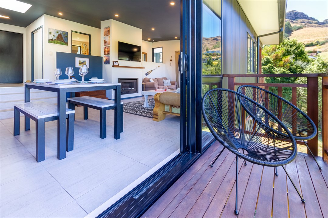 Cosy balcony with views