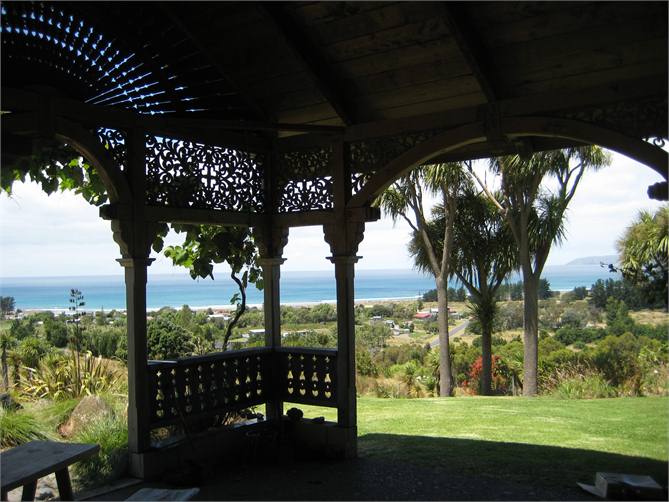 Front entrance to house with Pacific Ocean