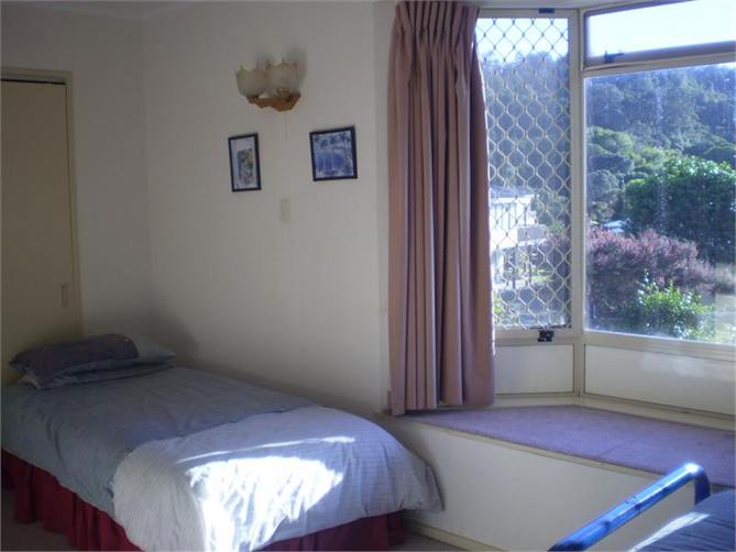 bm 2. 1 queen, 2 single. Views