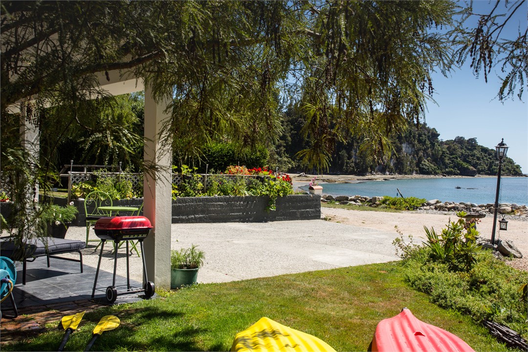 Guests are welcome to use the BBQ and the Kayaks, 