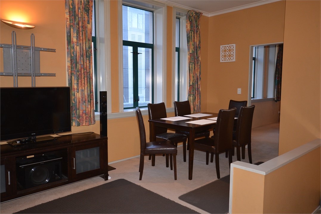 Dining for six, and TV/stereo with Netflix