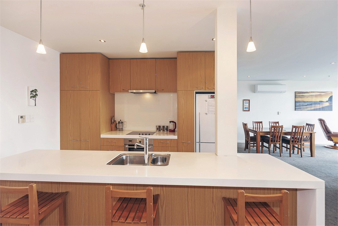 Fully-equipped Kitchen and Dining area