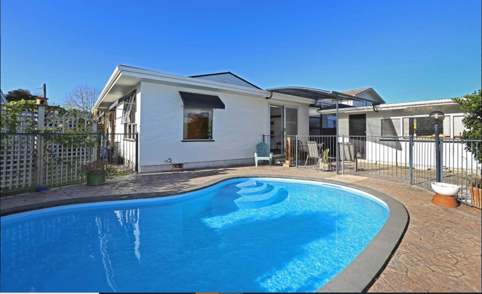 Central Hastings with Inground pool. Hastings Residential House for rent Holiday Houses