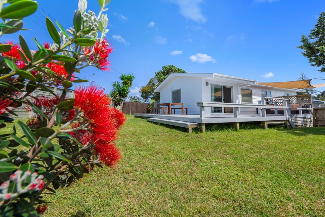 Pohutukawa Breeze (Bachcare) Papamoa Holiday Home for rent Holiday