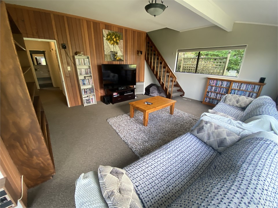 TV Lounge - 65" TV and 1000+ DVDs. Sky Sport, Netf