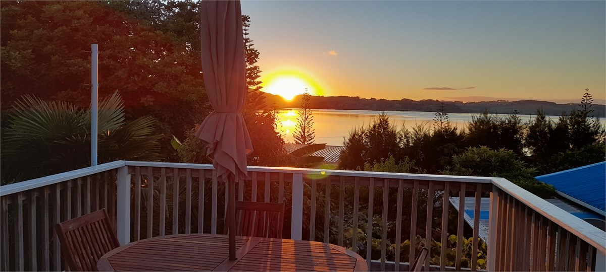 Mangonui Harbour View Cottage. Coopers Beach Beach House for rent Holiday Houses