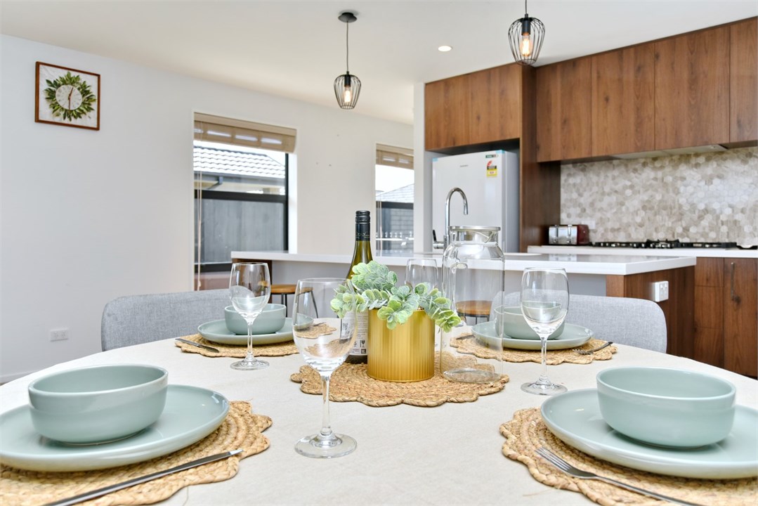 Dining table that seats 4 people