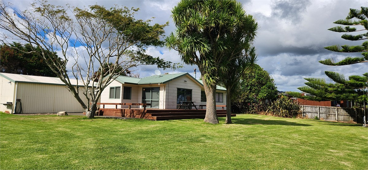 Ocean Views Hideaway Waihau Bay Bach for rent Holiday Houses
