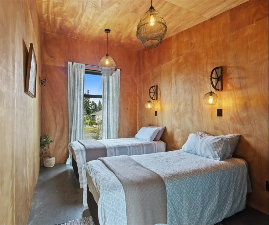 Guest bed (two singles or queen)