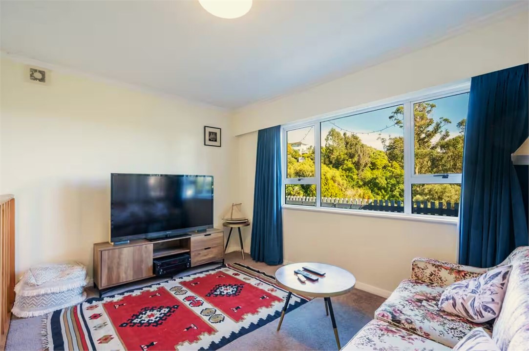 Upper Lounge/TV snug